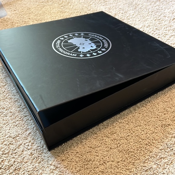<Canada goose> official gift box - Picture 3 of 3